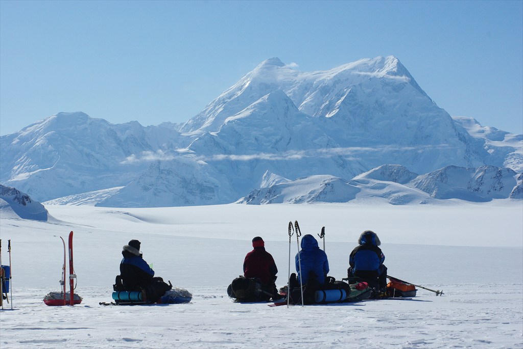 Русские туристы на Аляске. Экспедиция для молодых девушек на Аляске.