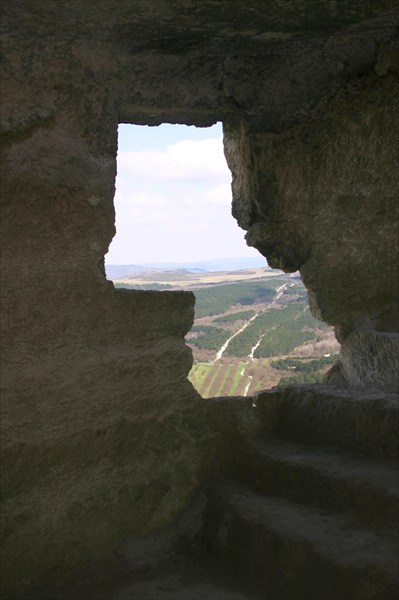 Вид из пещеры в Чуфут-Кале