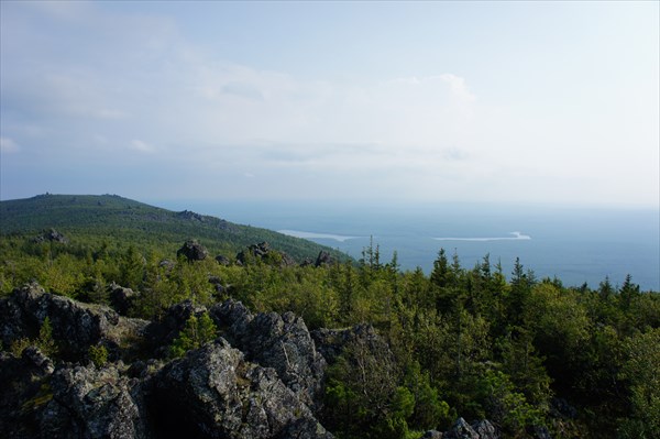 Вид с вершины на юг.