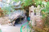 Kyzyl-Koba_entrance-Красные Пещеры