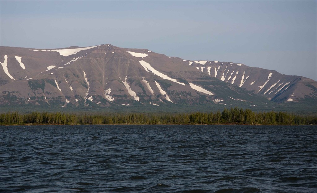 Известное озеро 7 букв. Озеро улахан-харгы-Кюель. Озеро мелкое Норильск. Мелководное озеро.