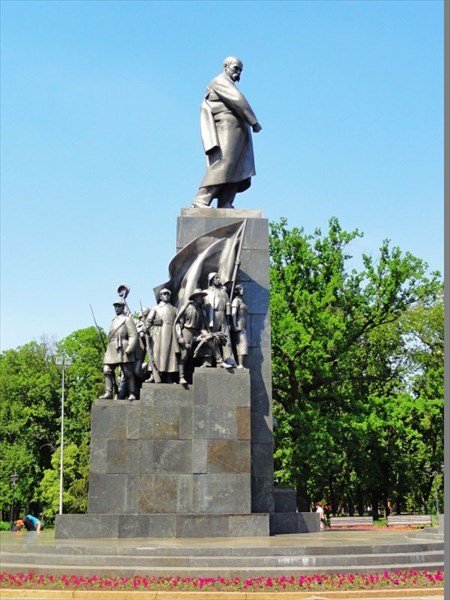 Памятник Шевченко.