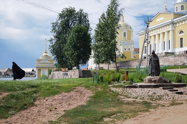 Памятник Нилу Столобенскому