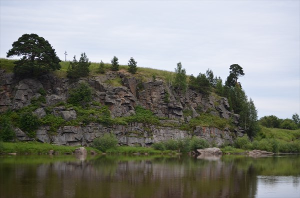 Скалы на левом берегу Туры