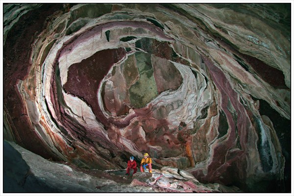 Соляные пещеры острова Кешм