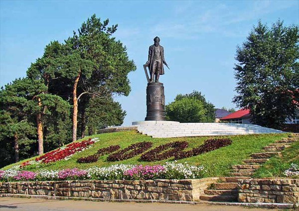 Памятник Шишкину И. И.