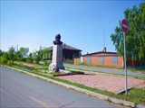 Посёлок Висим. Памятник Д.Н. Мамина-Сибиряка.