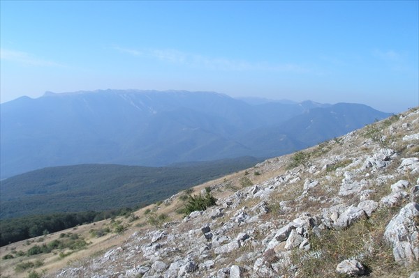 Вид с тропы при подъеме на верхнее плато