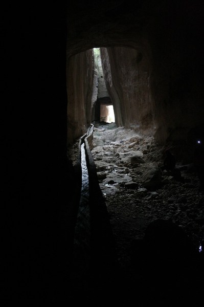 водовод в туннеле Титуса