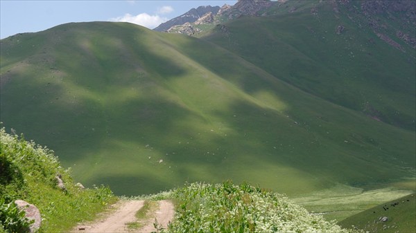 Спуск с перевала Кырк-Кыз