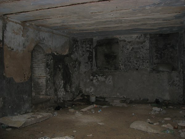 Подвал, где прятались люди