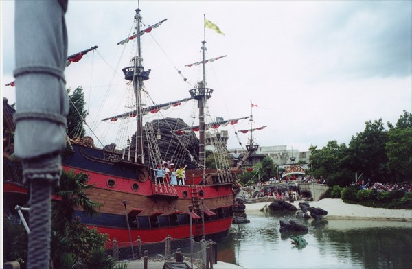 Пиратский корабль, Диснейленд