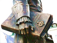 Таможенный кодекс-Памятник таможеннику