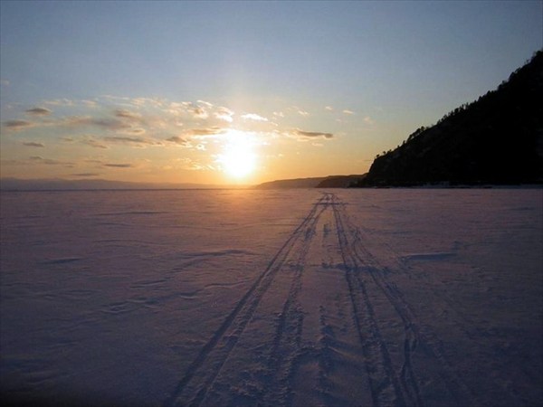 Колея хоть и по снегу, но не глубокому