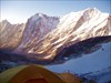 на фото: Вид в сторону Пачармо от палаток под перевалом Таши Лапча