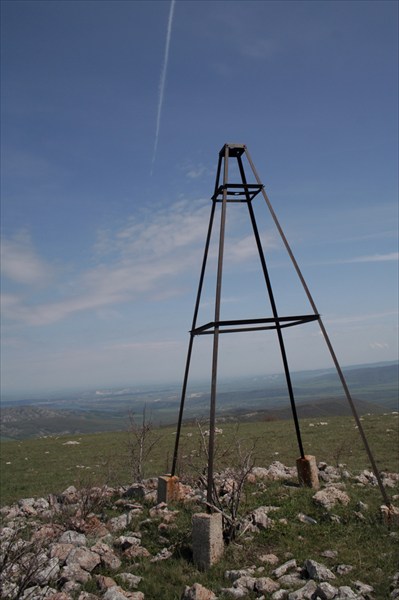 На вершине г.Кубриали-Кыр (1011м) плато Караби