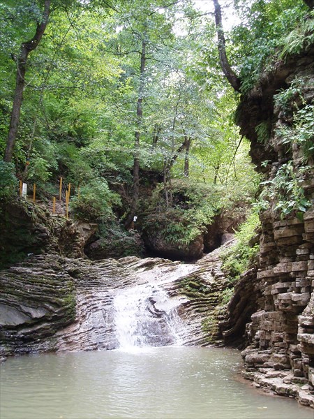 Водопад Каскадный (Малыш), р. Руфабго, пос. Каменномостский