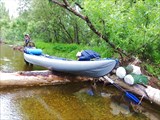 Лодку просто перетаскиваем поверх