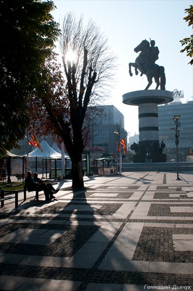 Фонтан Александра Македонского. К сожалению не работающий утром