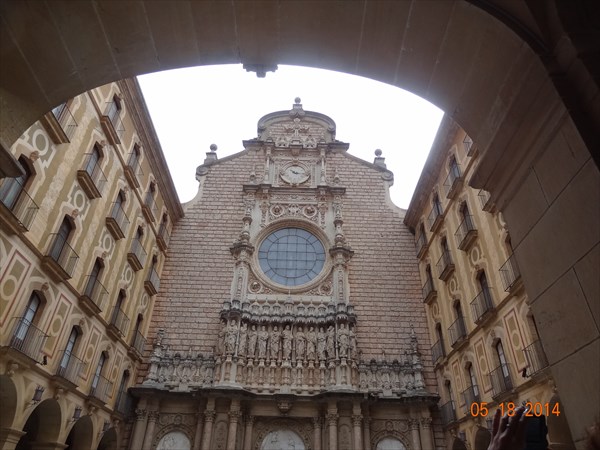 Фасад базилики.