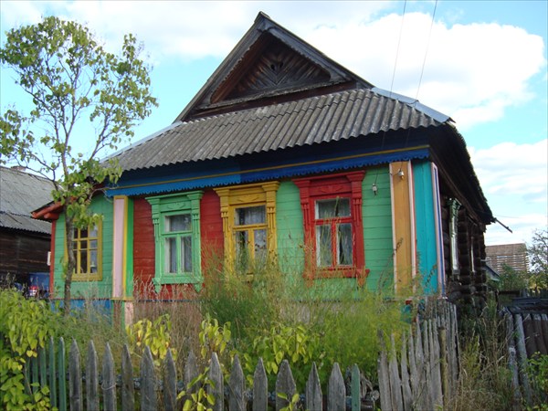 на фото: Домик в Мещере))) - наша база в походе