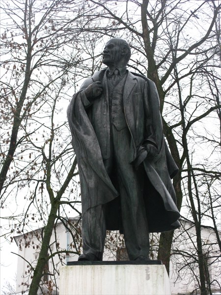 Памятник Ленину, торговая сторона