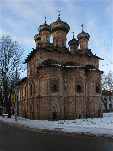 Церковь Троицы Живоначальной с трапезной, Духов монастырь (1557)