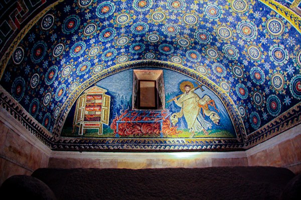 Мозаичный склеп в Равенне