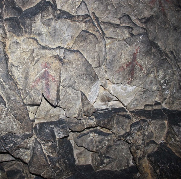 Это тоже рисунки на стенах пещеры Копченой.