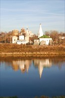 монастырь в Старице на берегу Волги-город Старица