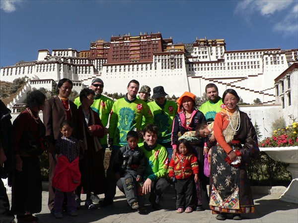 Тибетцы провожают нас в поход