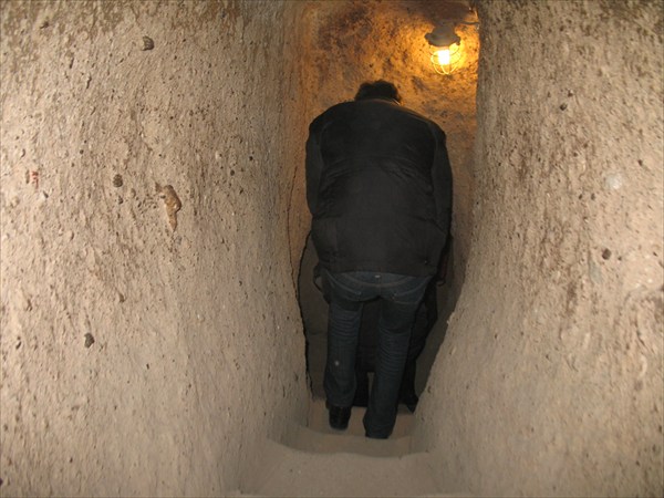 Узкие проходы подземного города