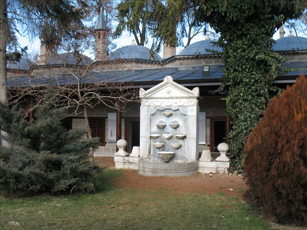 И здесь фонтан слез..