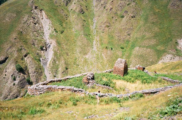 святилище Тербат Уастырджи в долине реки Льядон