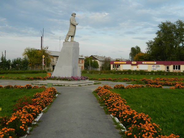 Памятник Ленину в Тавде.