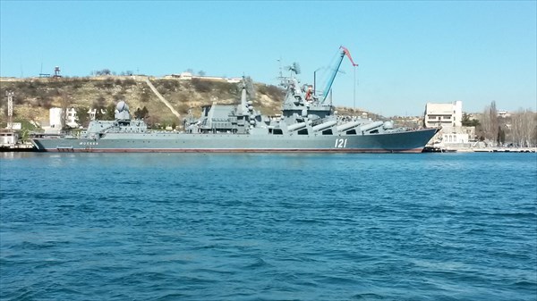 Флагман Черноморского флота ракетный крейсер "Москва"