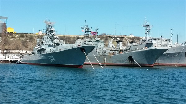 на фото: Былая гордость Украинского флота на службе России.