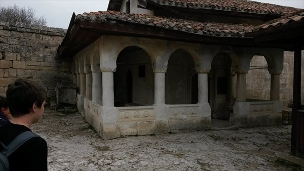Восстановленный древний иудейский храм Чуфут-Кале