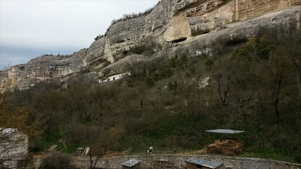 Монастырская ферма в скале