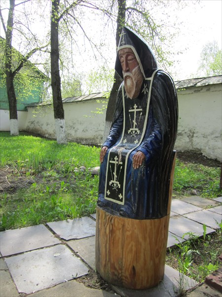 На территории Спасо-Мирожского Завеличского монастыря