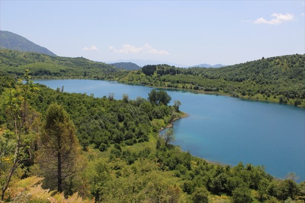 Небольшое озеро перед Сары-Челеком