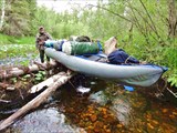 Перетаскиваем лодку через препятствие.