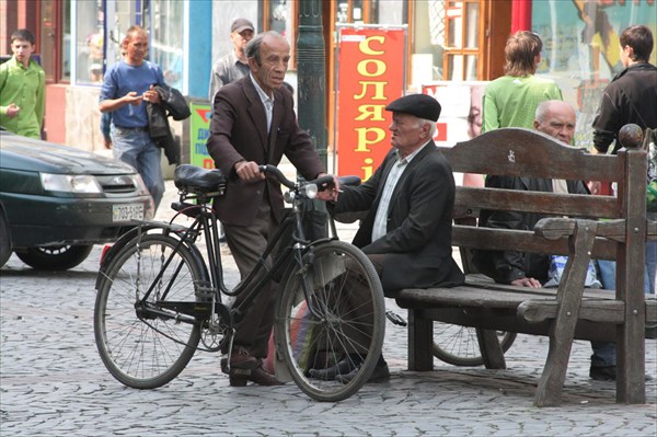 на велосипедах ездит в основном люди старшего поколения