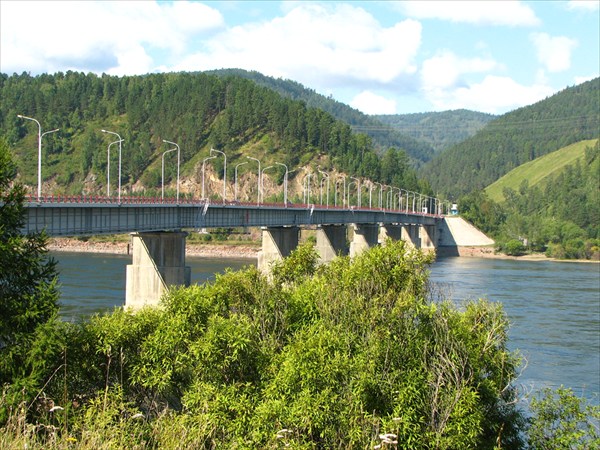 Фото 11. Мост через Енисей ниже ГЭС