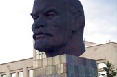 Памятник великому вождю Ленину