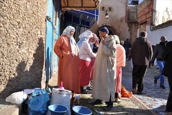 Торговцы около ворот медины