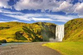 Водопад Skogafoss грандиозен и прекрасен