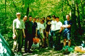 Команда в лагере возле Красной пещеры