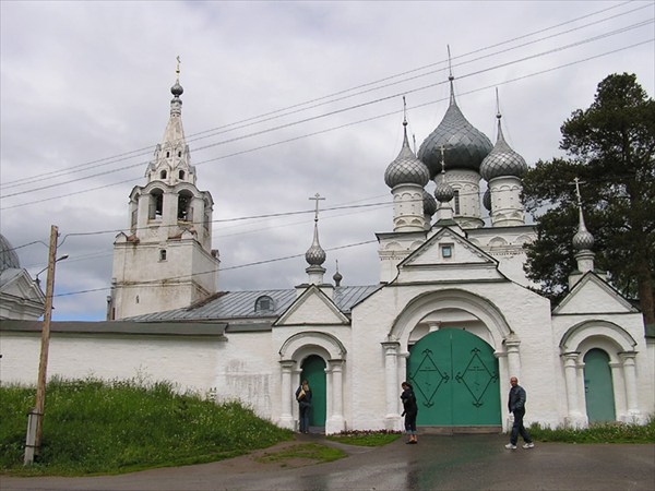 Главные ворота монастыря