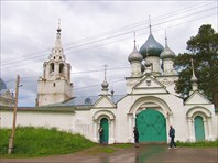 Главные ворота монастыря-Троице-Сыпанов Пахомиево-Нерехтский монастырь